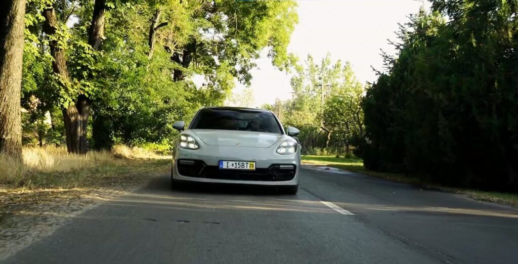 Porsche Panamera közeledik
